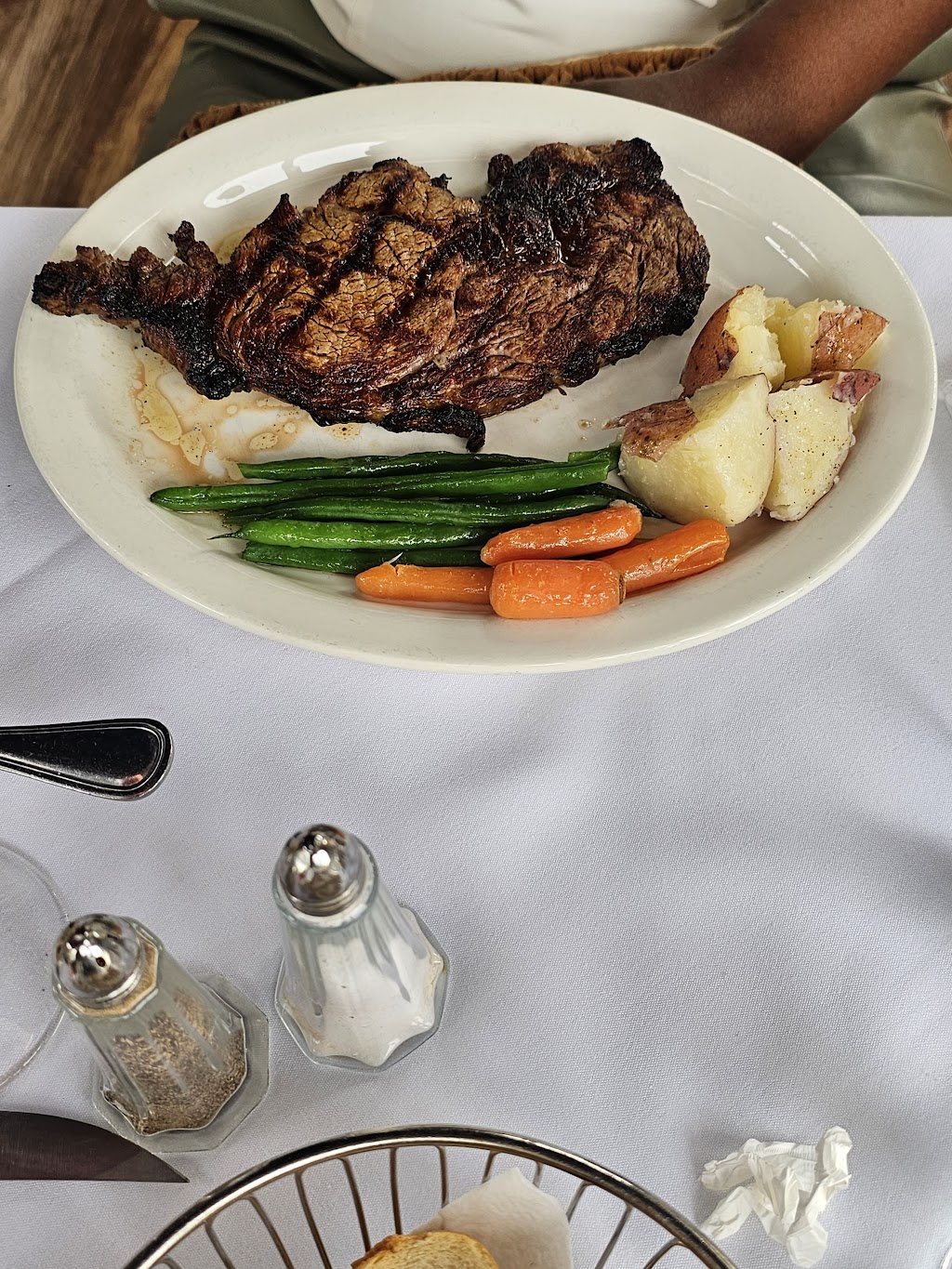 Bruno Seafood & Steaks | 11211 Galleria Ave, Raleigh, NC 27614, USA | Phone: (919) 435-6640