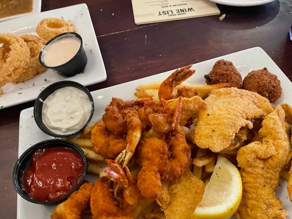 Dons Seafood - Covington | 126 Lake Dr, Covington, LA 70433, USA | Phone: (985) 327-7111