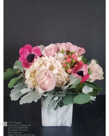 TCU Florist & Flower Delivery | 3131 S University Dr, Fort Worth, TX 76109, USA | Phone: (817) 924-2211