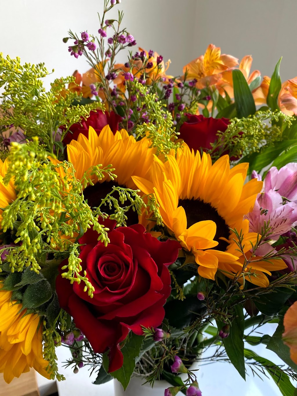 Las Palmas Flowers & Party Supplies | 1256 N Edgemont St Suite 1, Los Angeles, CA 90029, USA | Phone: (323) 667-1327