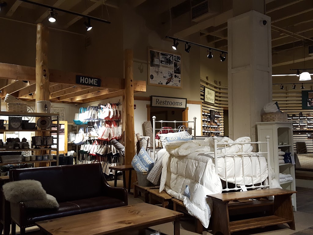 L.L.Bean | 131 Colonie Center, Albany, NY 12205, USA | Phone: (888) 552-5519