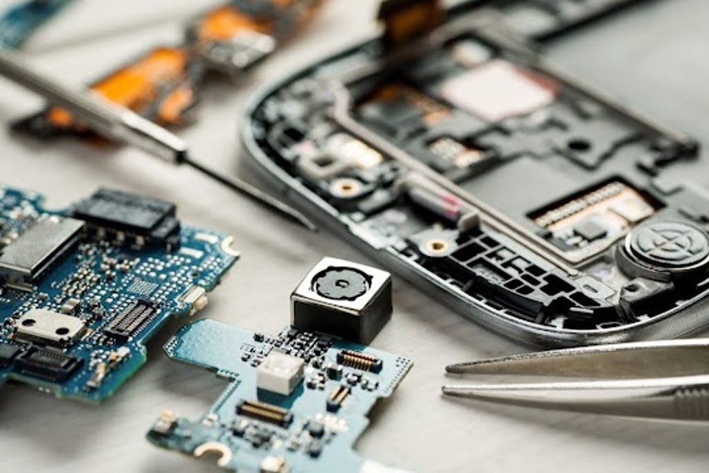 iSquad Repair (Mission Valley) | 2169 Fenton Pkwy #115, San Diego, CA 92108, USA | Phone: (619) 542-9223