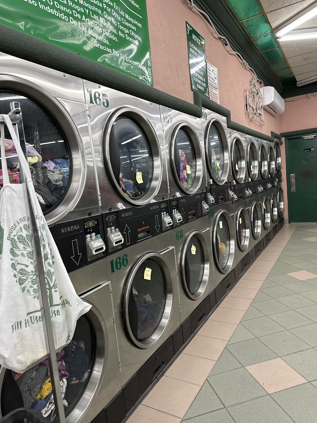 Laundry Palace | 15 W Merrick Rd, Valley Stream, NY 11580, USA | Phone: (516) 825-3679