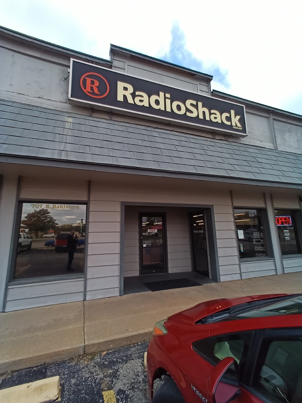 B & H Sales & Service - RadioShack Dealer | 707 N Baltimore Ave, Derby, KS 67037, USA | Phone: (316) 788-4225