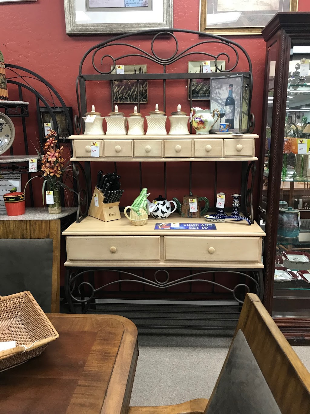 Red Rooster  Furniture Consignment | 5959 E Southern Ave, Mesa, AZ 85206, United States | Phone: (480) 832-9404