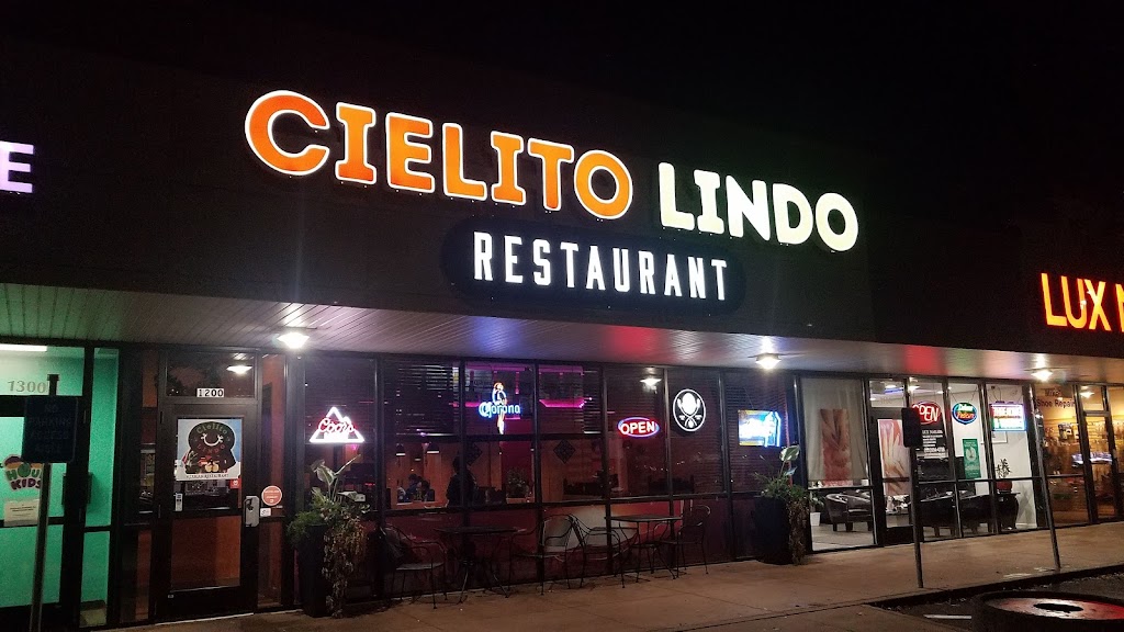 Cielito Lindo Mexican Restaurant | 1981 Silver Bell Rd #1200, Eagan, MN 55122, USA | Phone: (651) 688-0811