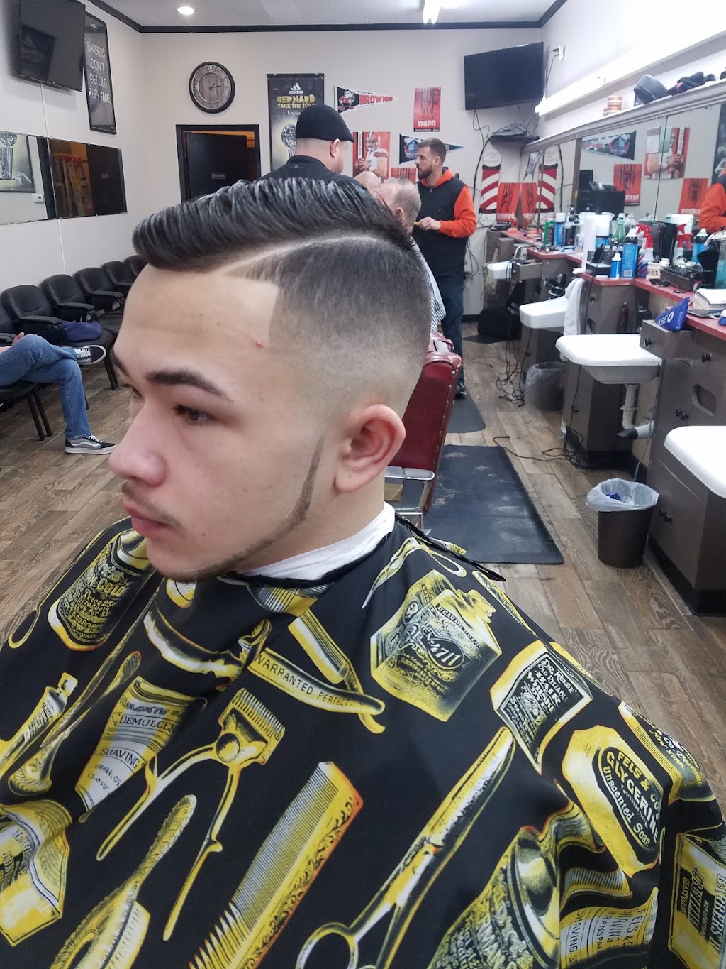 Dom & Luigis Barber Shop | 3346 Oberlin Ave, Lorain, OH 44053, USA | Phone: (440) 282-5878