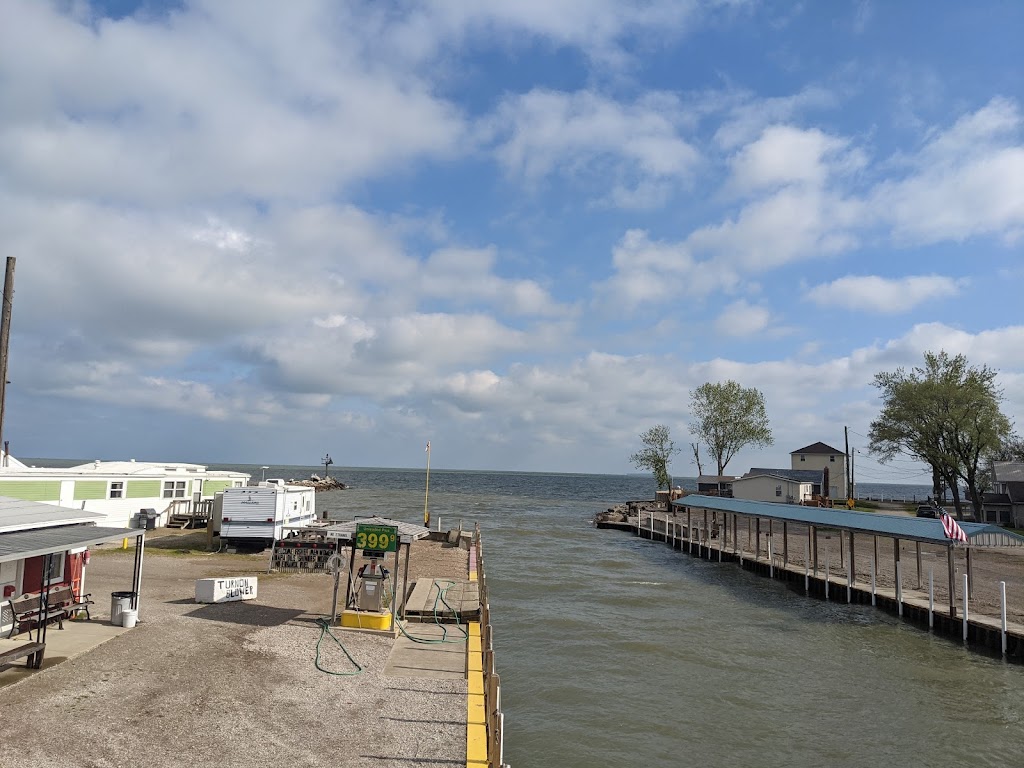 Fishermens Cove Marina | 10221 W Locust Point Rd, Oak Harbor, OH 43449 | Phone: (419) 306-0301