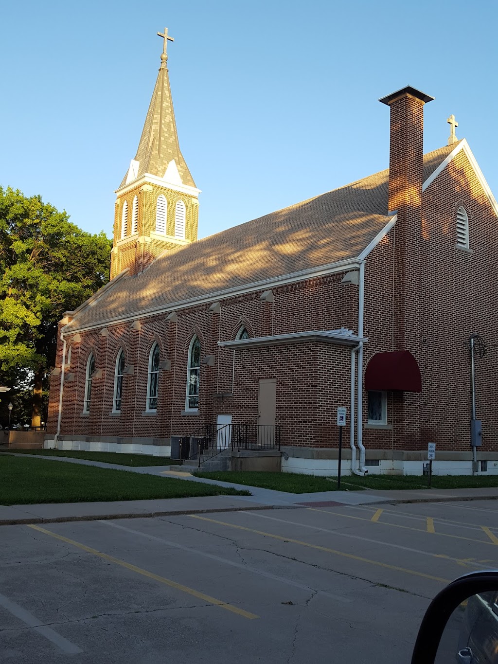 Sacred Heart Catholic Church | 419 Poplar St, Halstead, KS 67056 | Phone: (316) 830-2818