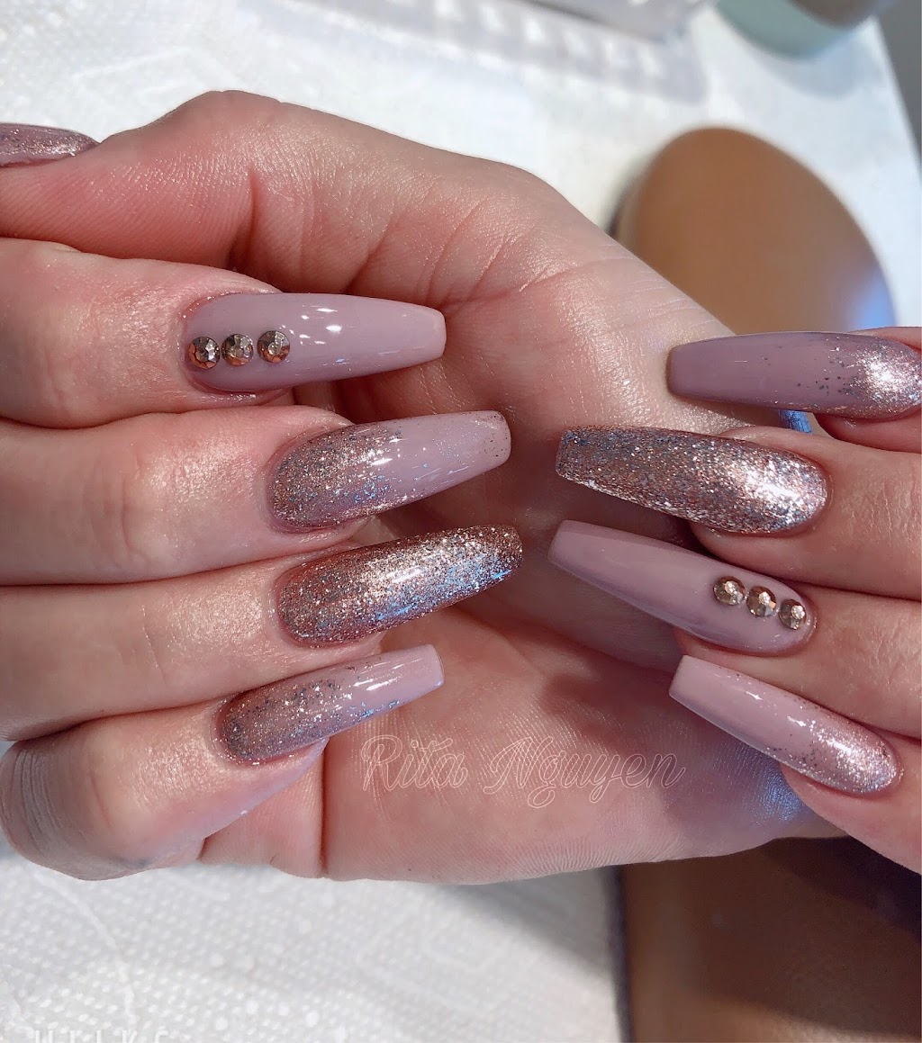 elegant nails | 600 Hartbrook Dr, Hartland, WI 53029, USA | Phone: (262) 367-6688