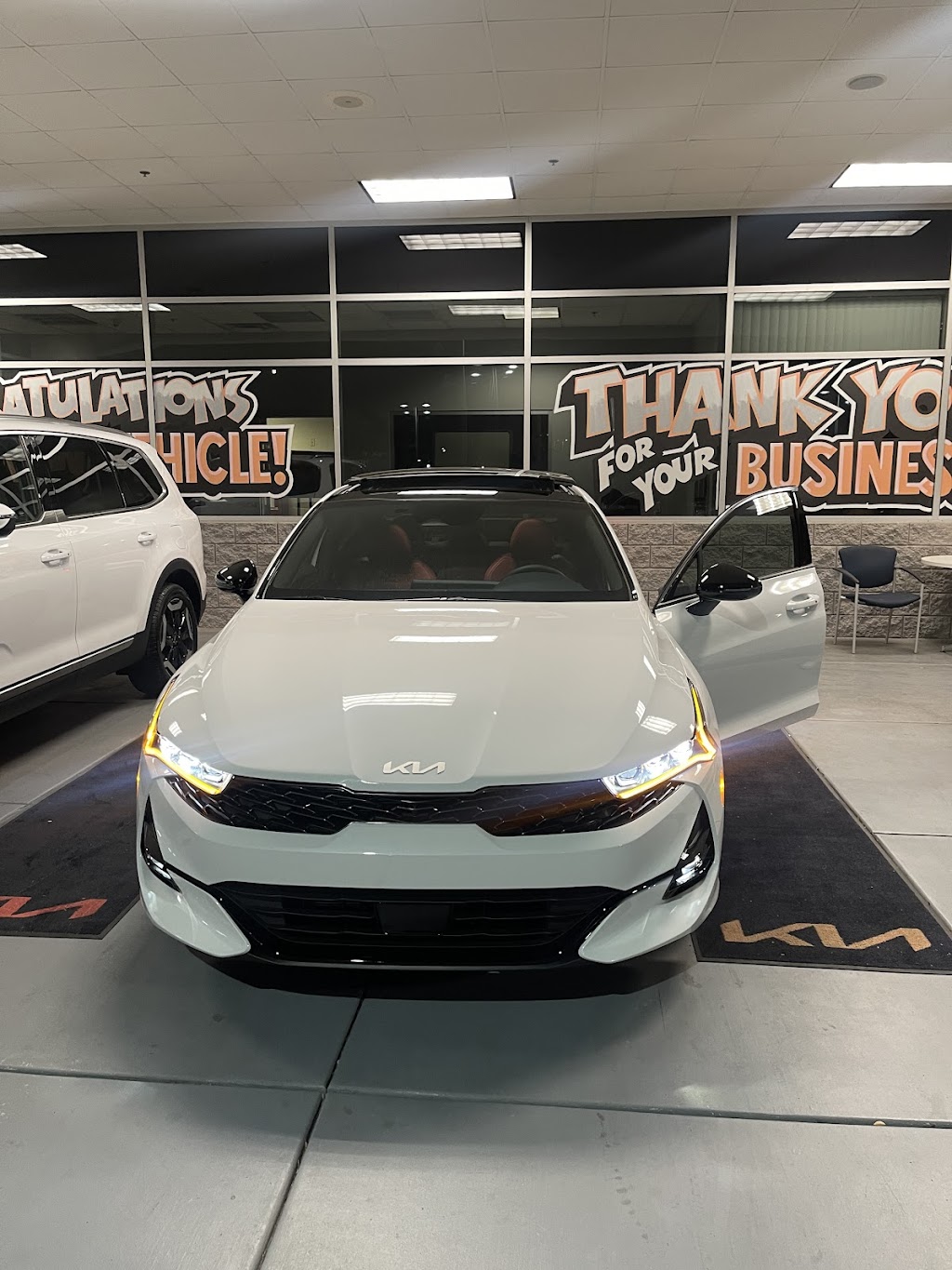 Earnhardt Peoria Kia | 17431 N 91st Ave, Peoria, AZ 85382, USA | Phone: (623) 933-6900