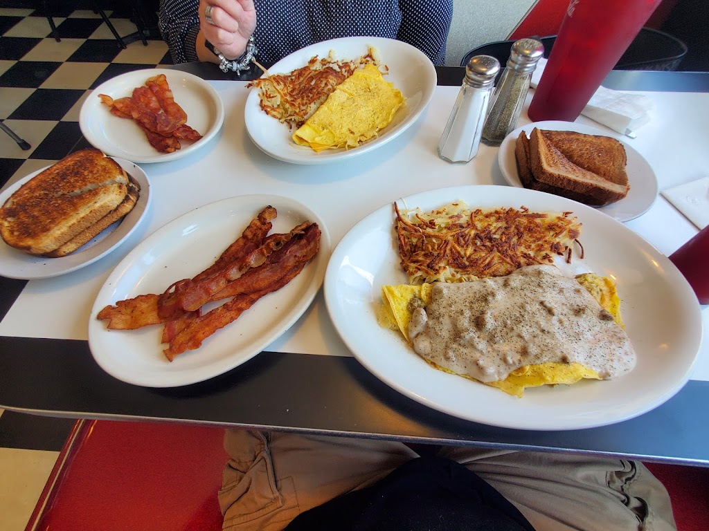 Bucks Diner | 8927 Dixie Hwy, Ira Township, MI 48023, USA | Phone: (586) 725-1000