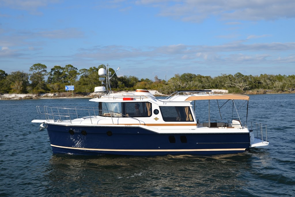 Cutwater Yacht Services | 1015 Riverside Dr #102, Palmetto, FL 34221, USA | Phone: (941) 705-9565