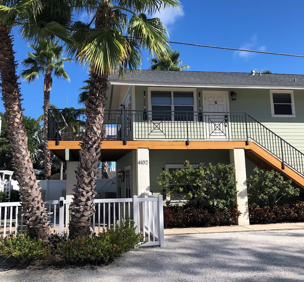 Castnetter Beach Resorts | 4102 4th Ave, Holmes Beach, FL 34217, USA | Phone: (941) 201-5792