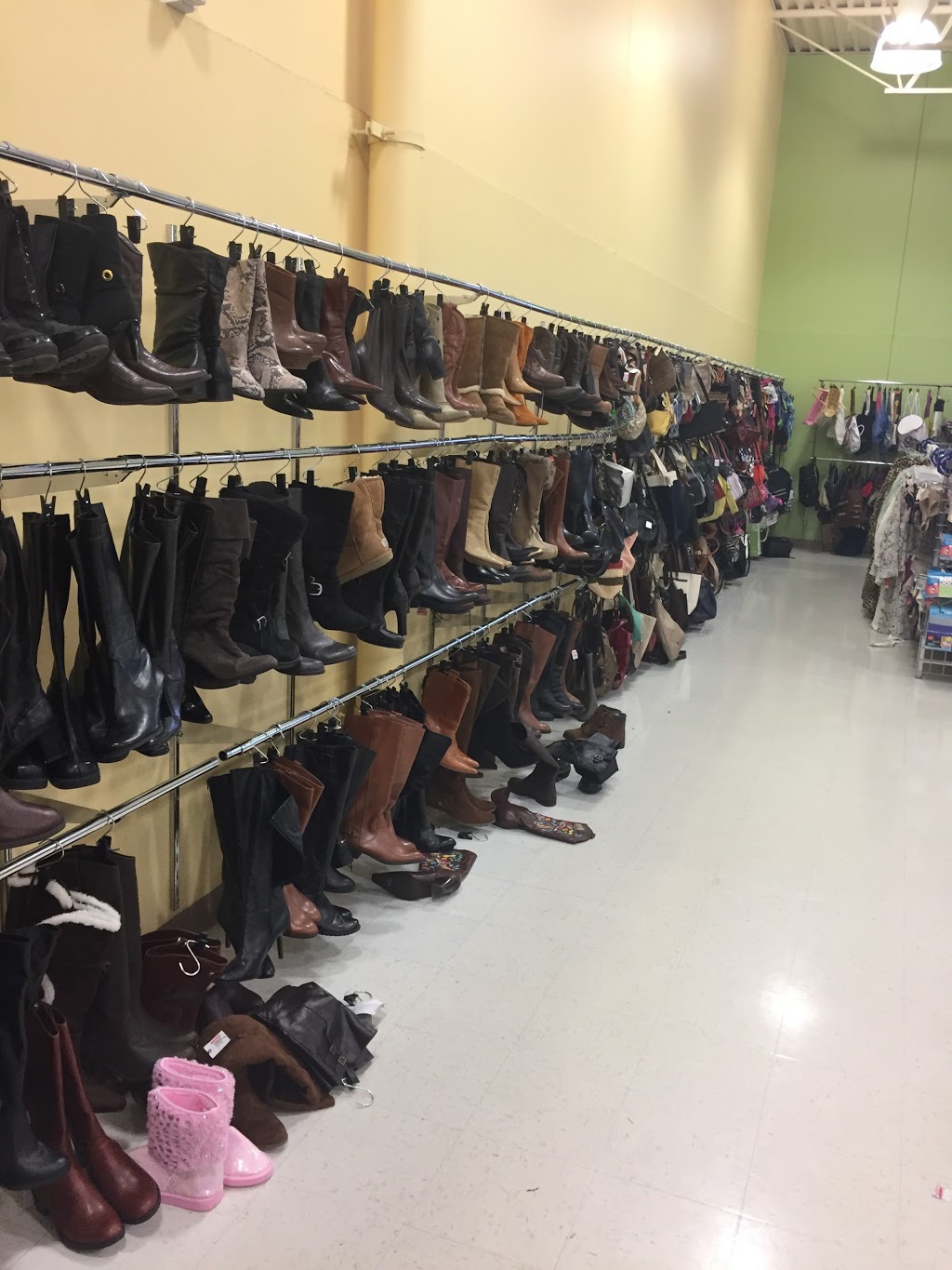 Goodwill - Lakeville | 17625 Kenrick Ave, Lakeville, MN 55044, USA | Phone: (952) 435-7050