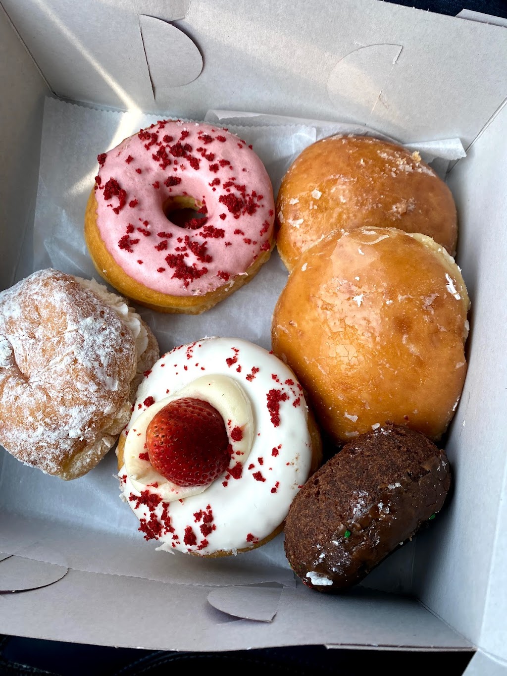 DKs Donuts & Bakery | 1614 Santa Monica Blvd, Santa Monica, CA 90404, USA | Phone: (310) 829-2512