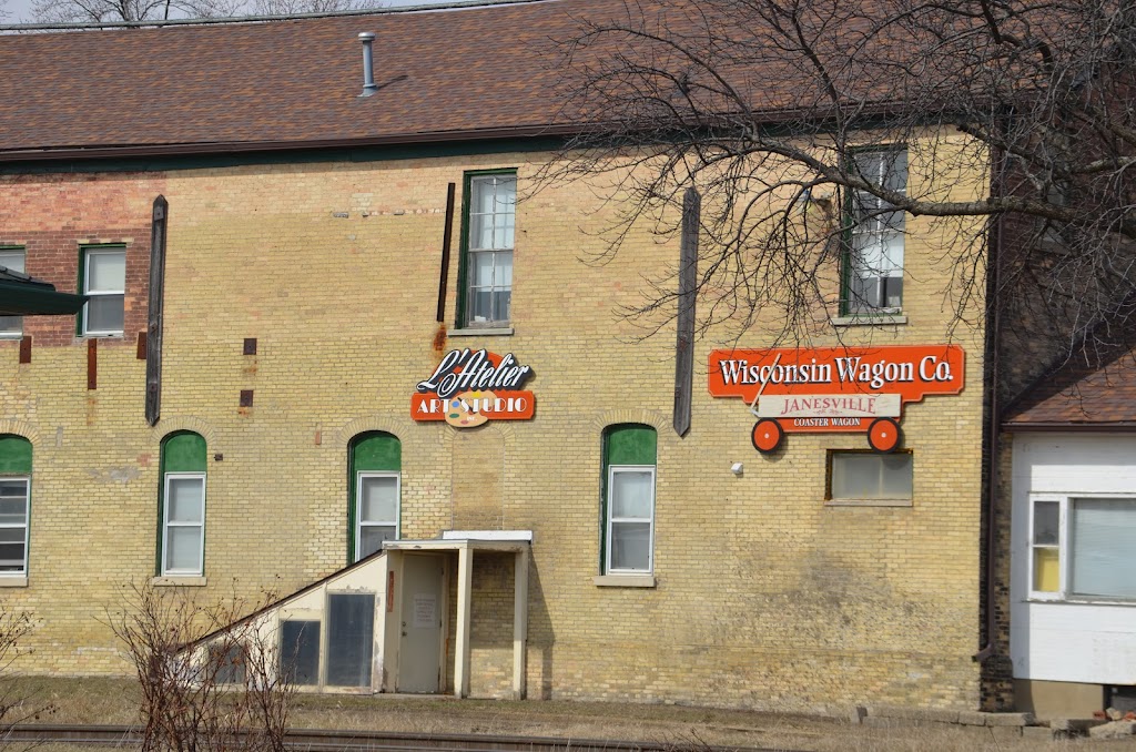 Wisconsin Wagon Co | 507 Laurel Ave, Janesville, WI 53548, USA | Phone: (608) 754-0026