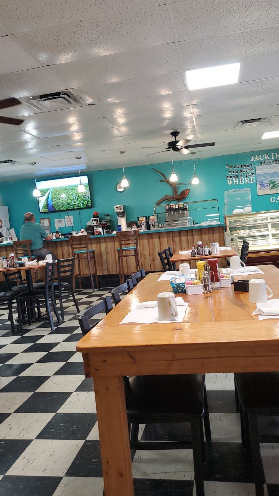 Tin Can Cafe of Hudson | 13227 US-19, Hudson, FL 34667, USA | Phone: (727) 605-3006