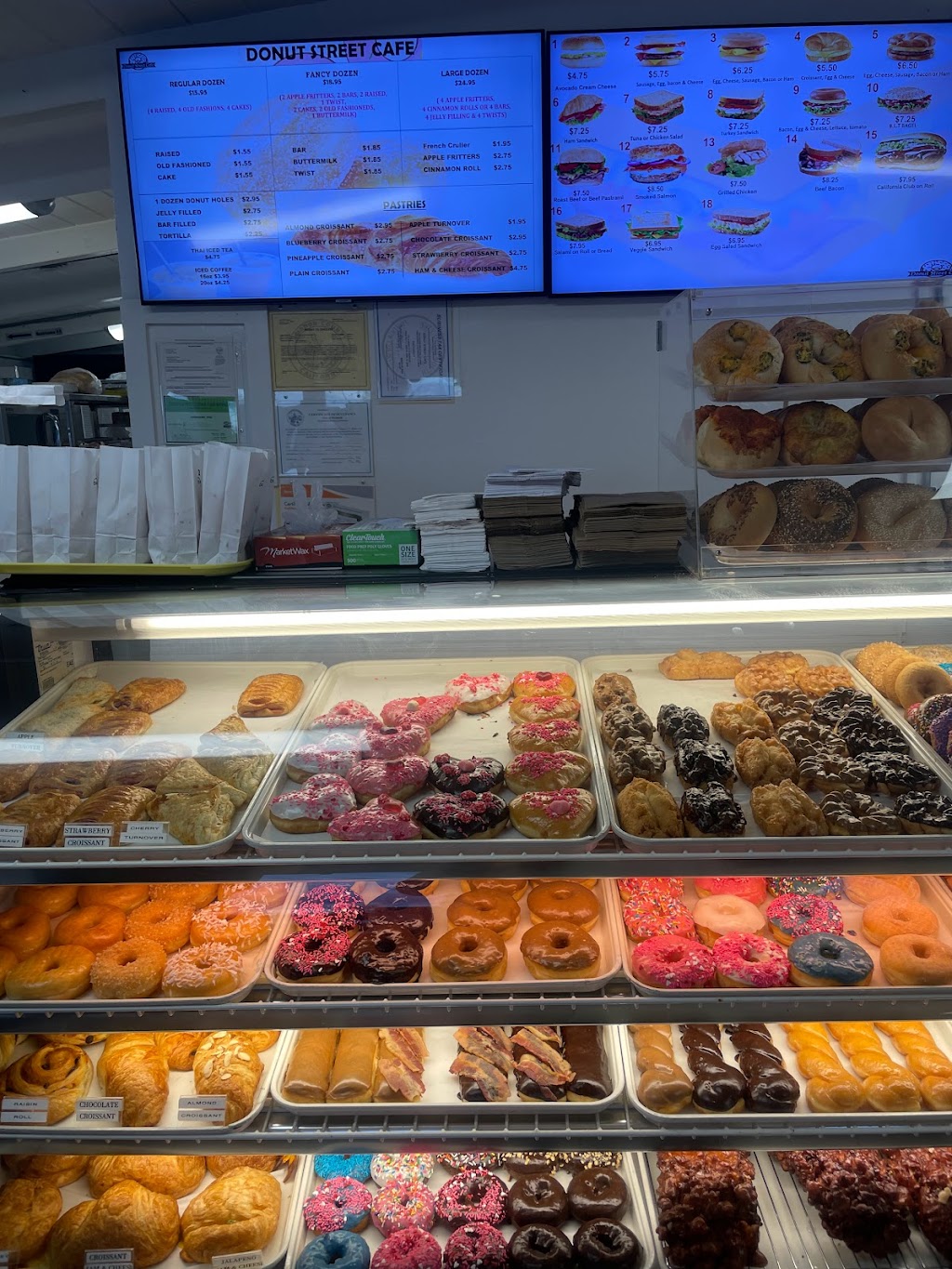 Donut Street Café | 13464 CA-88, Lockeford, CA 95237, USA | Phone: (209) 639-9405