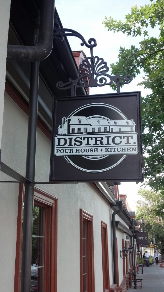 District. Pour House + Kitchen | 7122 Wornall Rd, Kansas City, MO 64114, USA | Phone: (816) 333-0799