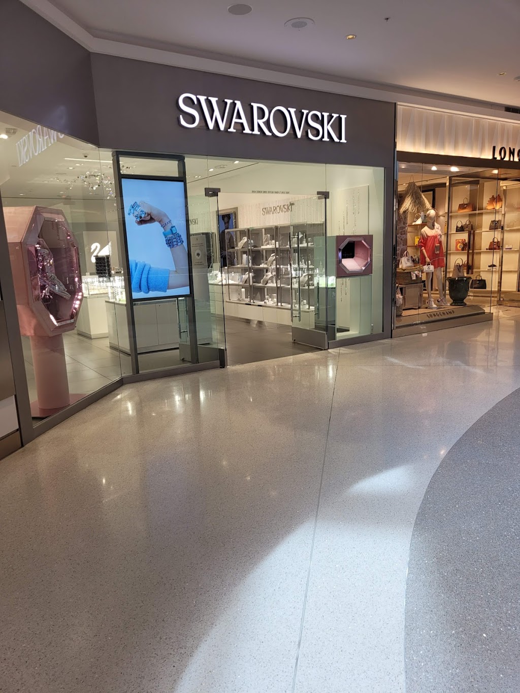 Swarovski Beverly Center | 8500 Beverly Blvd Suite #722, Los Angeles, CA 90048, USA | Phone: (209) 763-3087