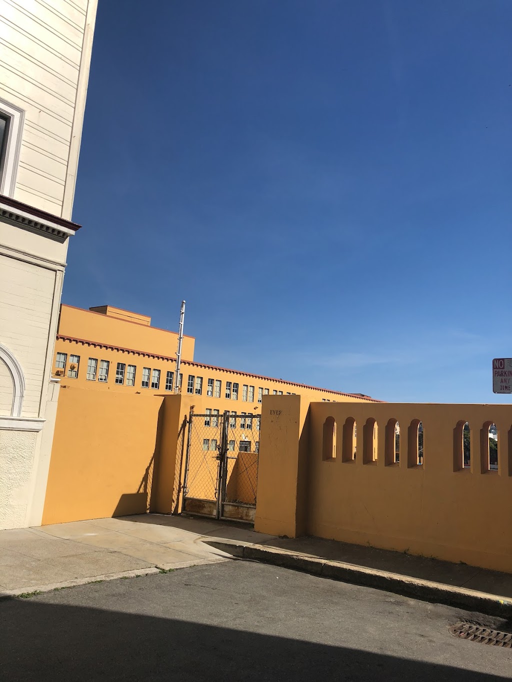 Everett Middle School | 450 Church St, San Francisco, CA 94114, USA | Phone: (415) 241-6344