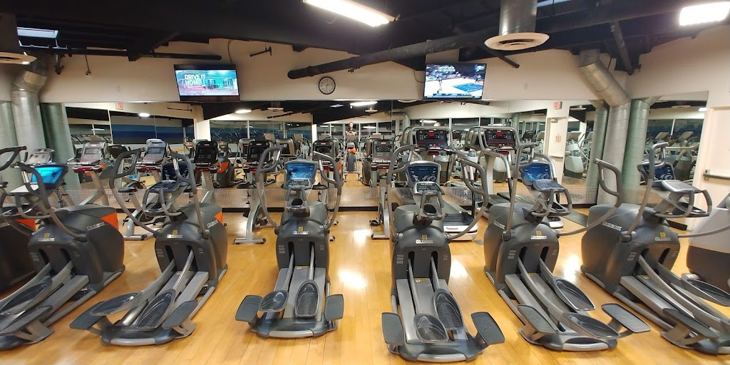 Crunch Fitness - Northridge | 10155 Reseda Blvd, Northridge, CA 91324, USA | Phone: (818) 435-7545
