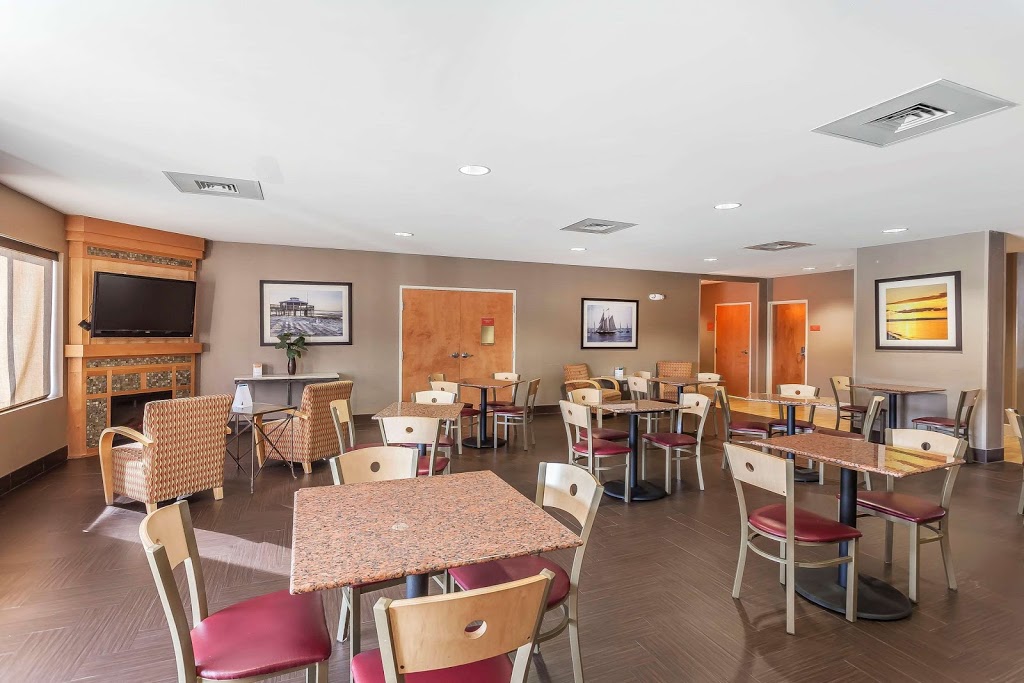 Comfort Suites Suffolk - Chesapeake | 5409 Plummer Blvd, Suffolk, VA 23435, USA | Phone: (757) 337-4011