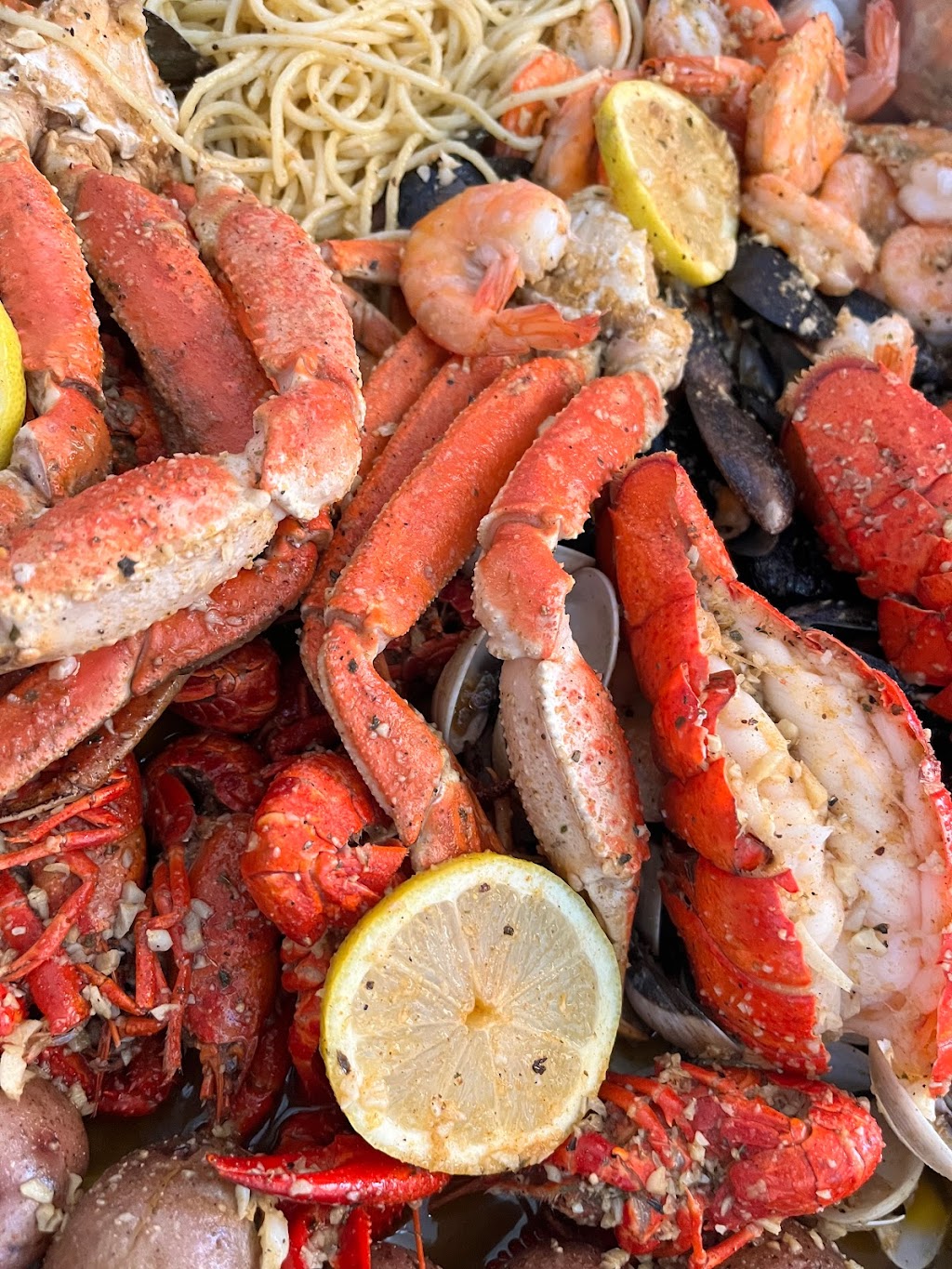 Hungry Crab Juicy Seafood and Bar Island Park, NY | 4245 Austin Blvd, Island Park, NY 11558, USA | Phone: (516) 208-7888