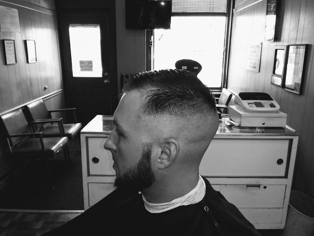 Berrys Barber Shop | 204 W Main St, Blanchester, OH 45107, USA | Phone: (937) 783-3326