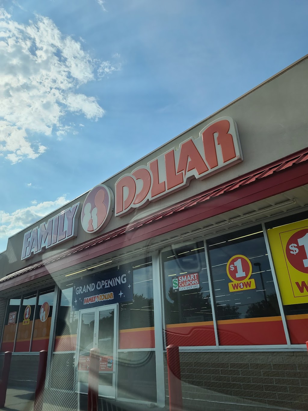 Family Dollar | 31410 W 8 Mile Rd, Farmington Hills, MI 48336, USA | Phone: (248) 699-1447