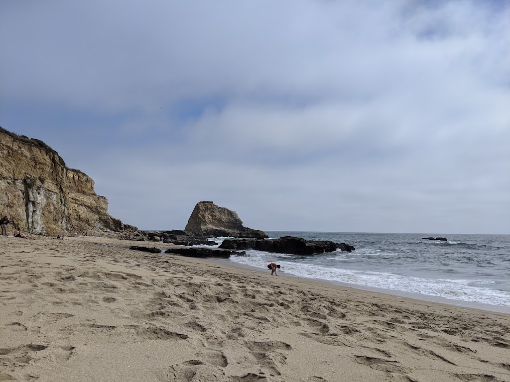 Hole In The Wall Beach | CA-1, Santa Cruz, CA 95060, USA | Phone: (831) 423-9703