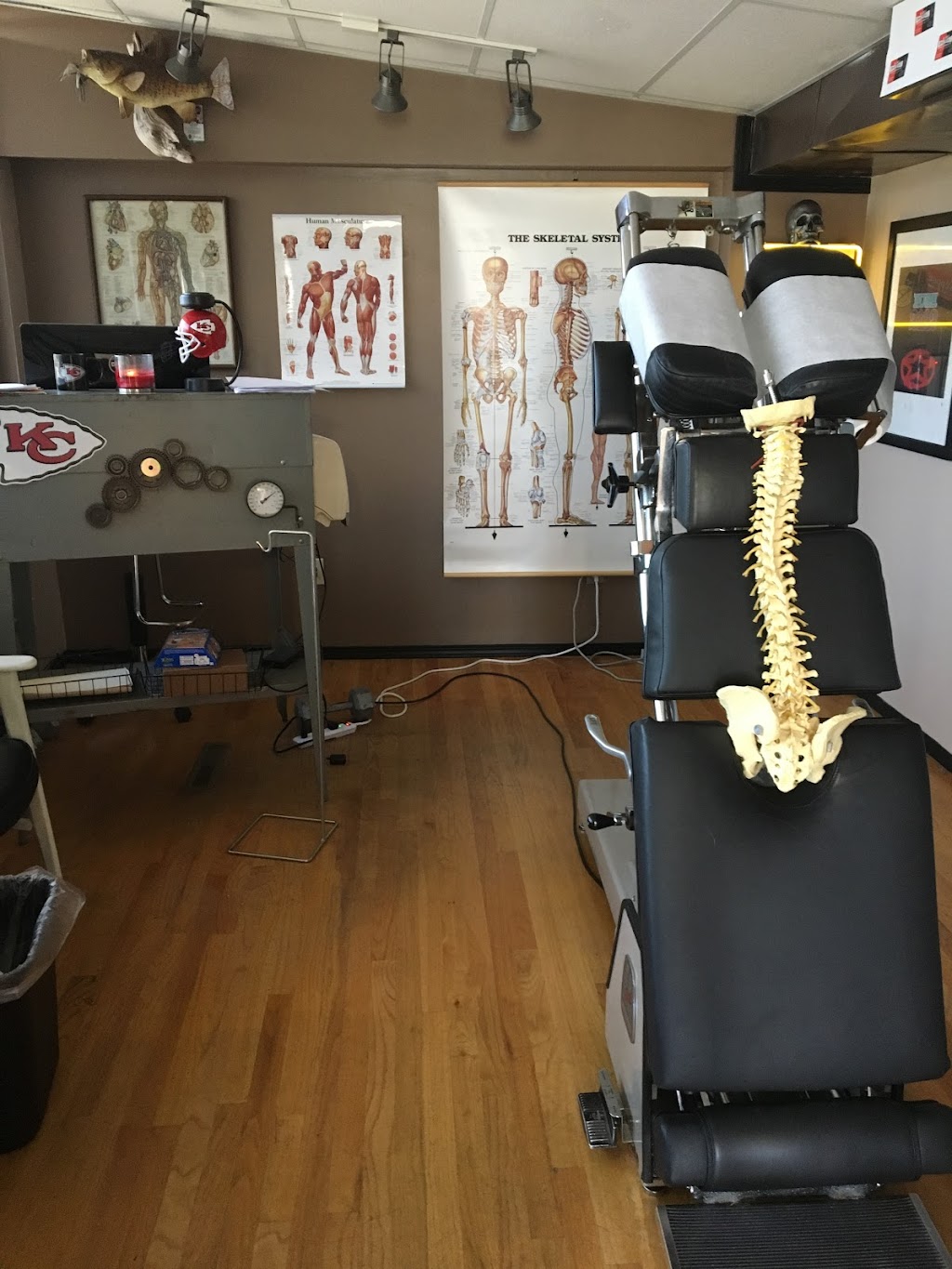 Boneworkz Dr. Earl Malone | 211 S Tyler Rd, Wichita, KS 67209, USA | Phone: (316) 722-2222