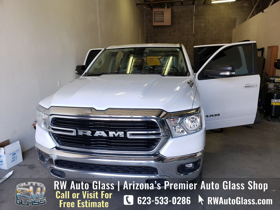 RW Auto Glass | 3663 E Shapinsay Dr, San Tan Valley, AZ 85140, United States | Phone: (623) 533-0286