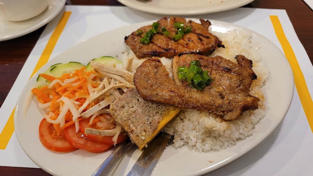 Cam Ranh Bay Restaurant | 1006 County Rd 42 W, Burnsville, MN 55337, USA | Phone: (952) 898-5366