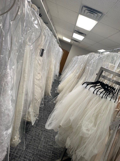 Budget Bridal Outlet | 504 3rd St SE, Osseo, MN 55369, USA | Phone: (763) 220-2319