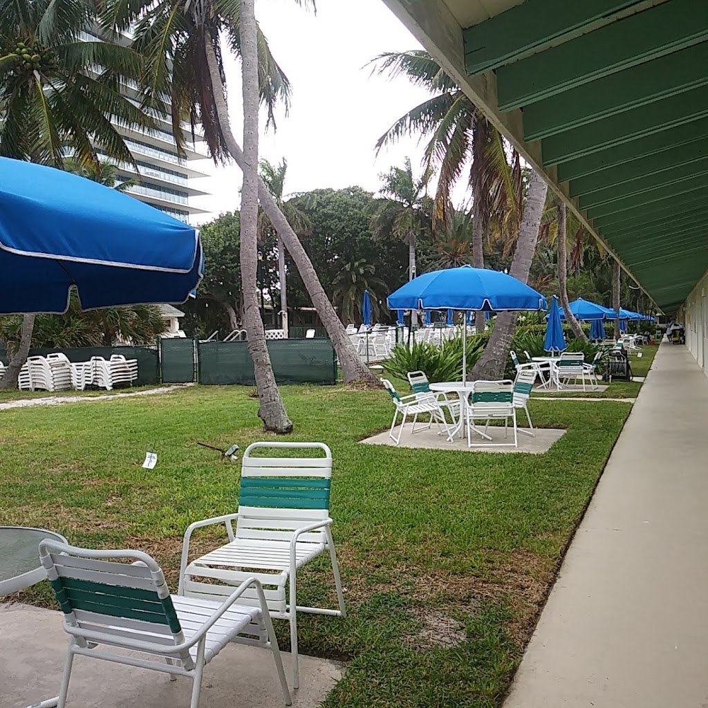 Silver Sands Beach Resort | 301 Ocean Dr, Key Biscayne, FL 33149, USA | Phone: (305) 361-5441