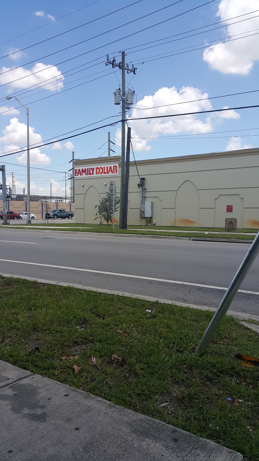 Family Dollar | 2195 NW 135th St, Miami, FL 33167, USA | Phone: (305) 341-1274