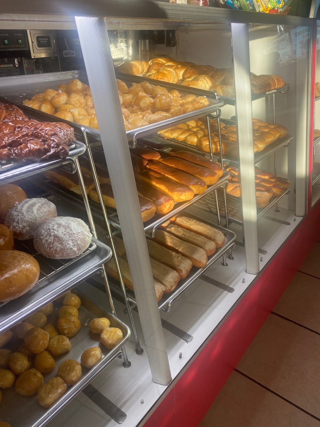 Raised Donuts & Bagels | 1240 E Ontario Ave Suite 106, Corona, CA 92881, USA | Phone: (951) 279-2747