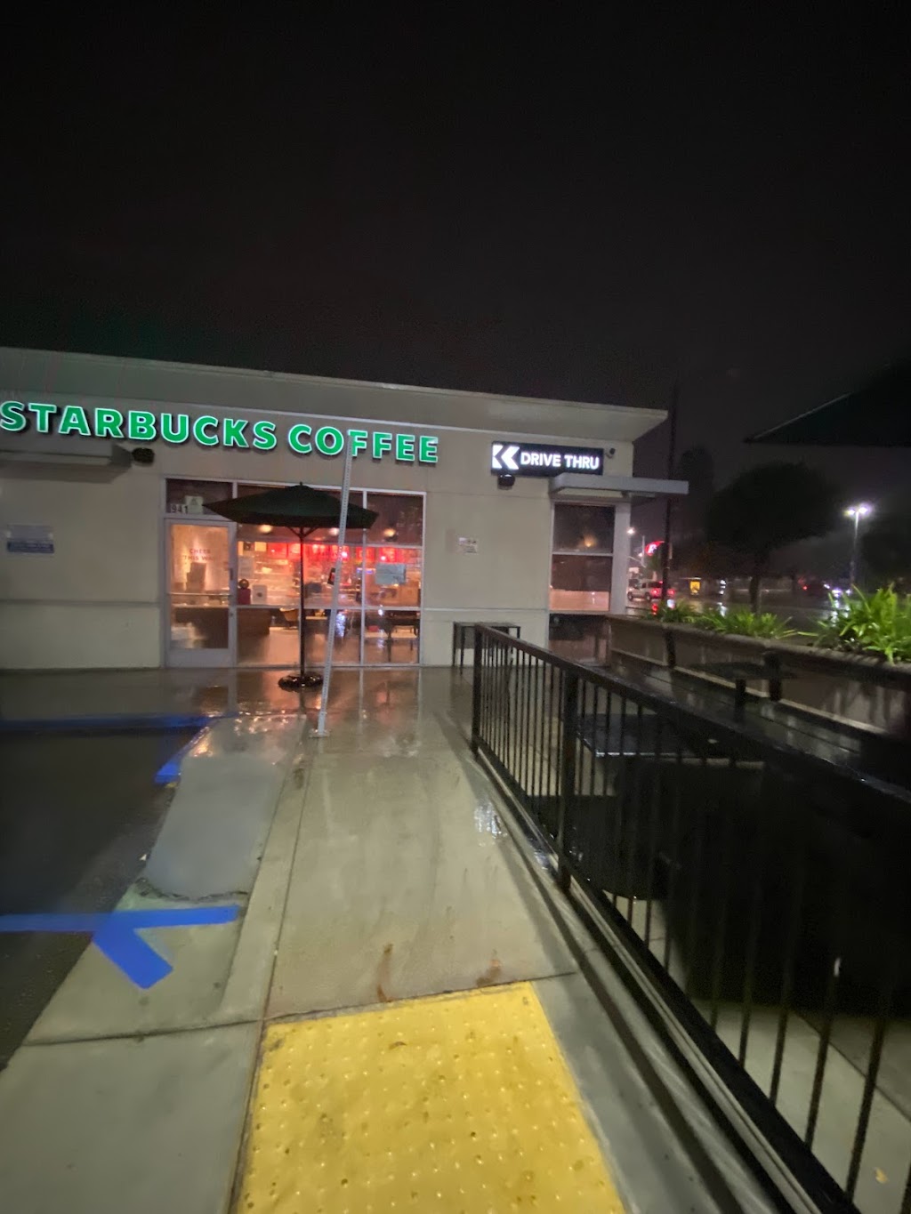 Starbucks | 941 North La Brea Avenue, S La Brea Ave, Inglewood, CA 90302, USA | Phone: (310) 412-2370