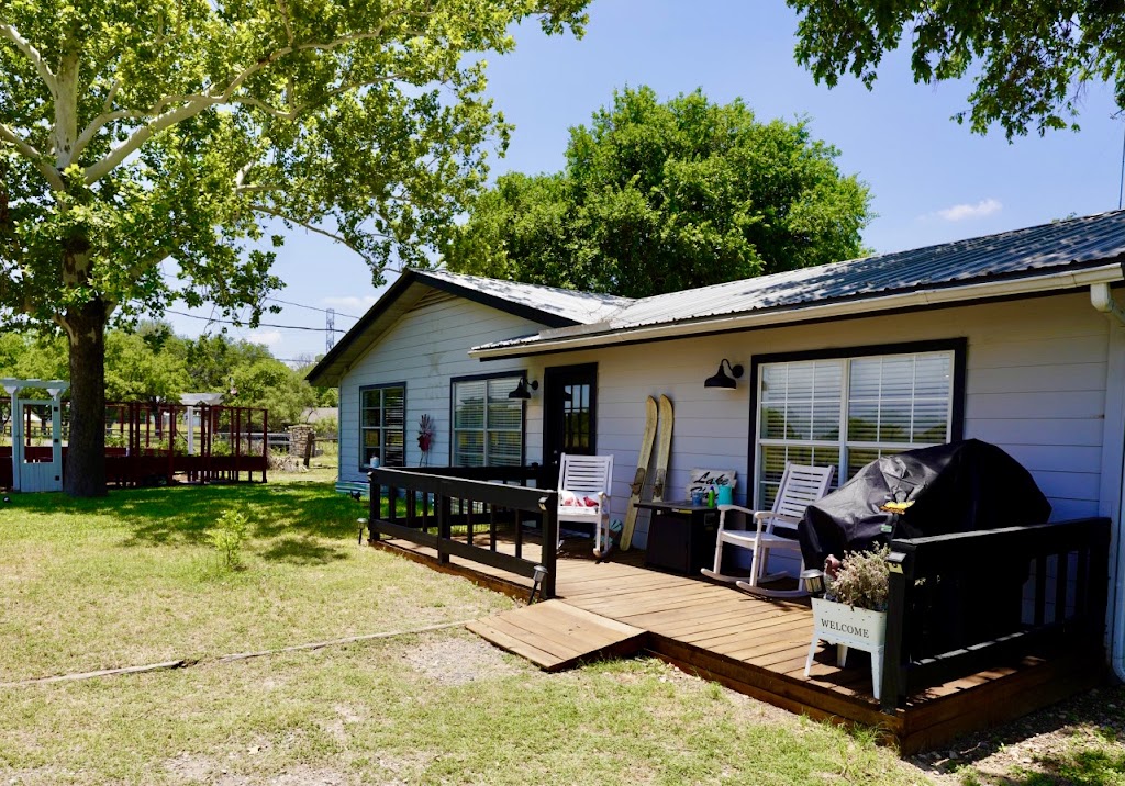 LakesideGlamping.com & HAAS Farm Haus | 3316 TX-46, New Braunfels, TX 78130, USA | Phone: (830) 237-3592