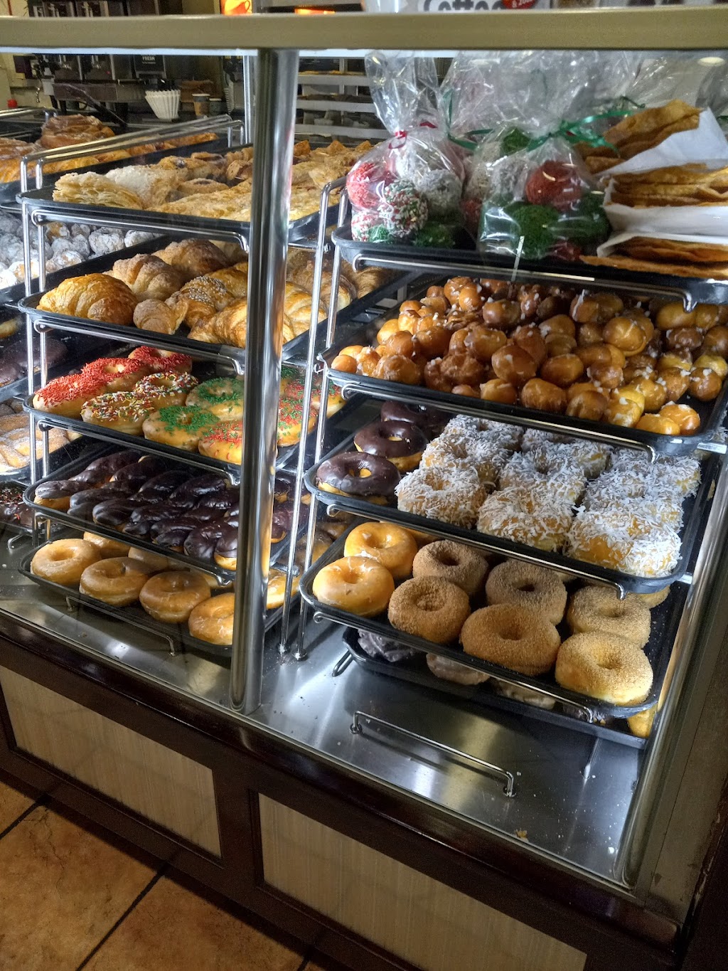 Yum Yum Donuts | 1834 Marengo St, Los Angeles, CA 90033, USA | Phone: (323) 226-9321