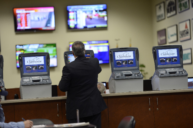 Clubhouse Racebook | 711 Central Ave, Albany, NY 12206, USA | Phone: (518) 446-4010