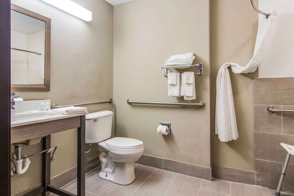 Quality Inn & Suites Grove City-Outlet Mall | 2049 Leesburg Grove City Rd, Mercer, PA 16137, USA | Phone: (724) 748-9920