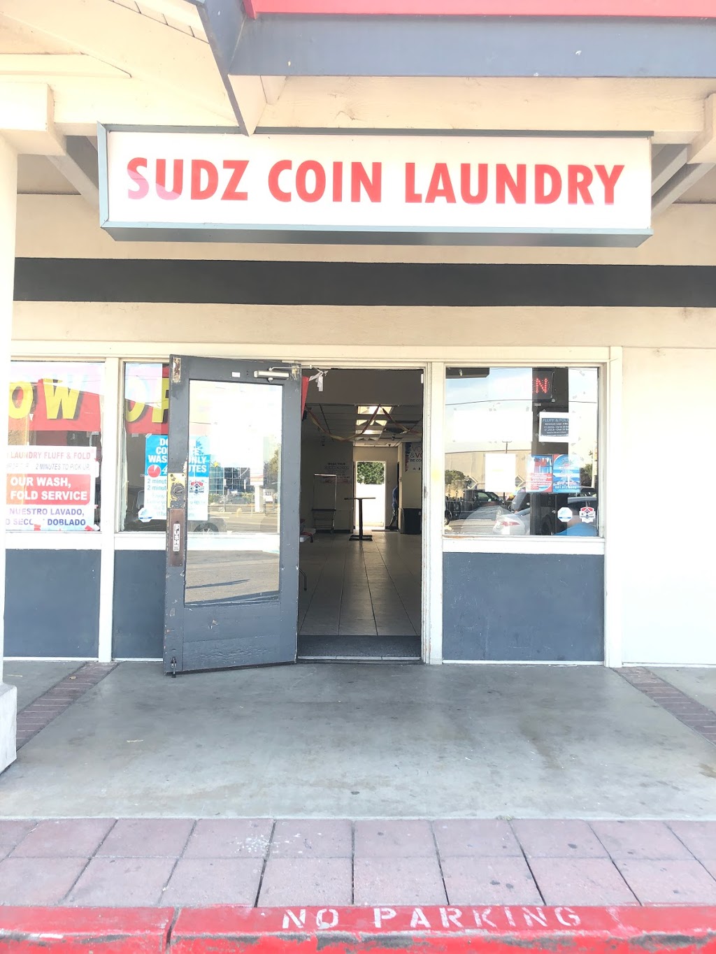 Sudz Coin Laundry | 3150 Panama Ln D, Bakersfield, CA 93313 | Phone: (661) 932-7685