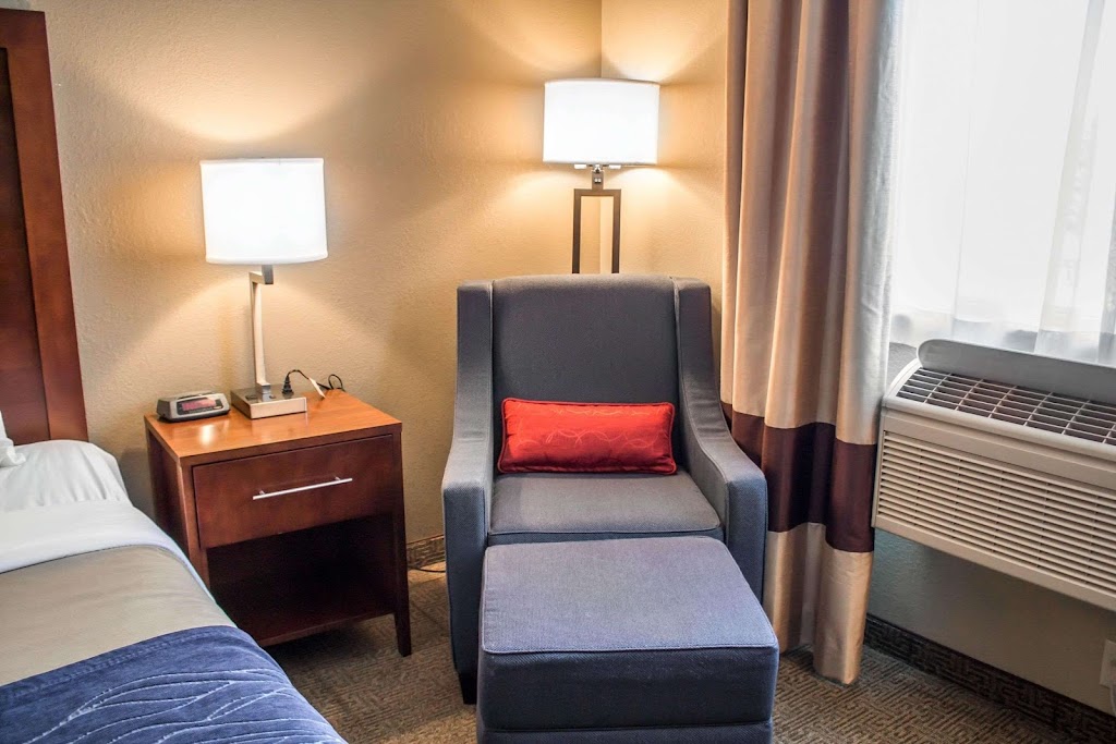 Comfort Inn & Suites | 840 Sean Dr, Fremont, OH 43420, USA | Phone: (419) 355-9300