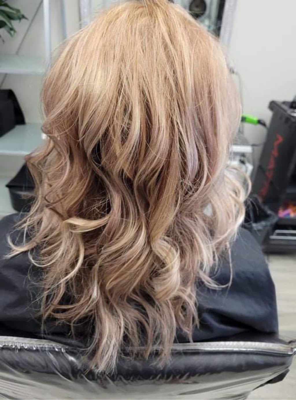 Kikis Cuts and Colour | 894 Campbell Ave, Windsor, ON N9B 2H9, Canada | Phone: (519) 562-7203