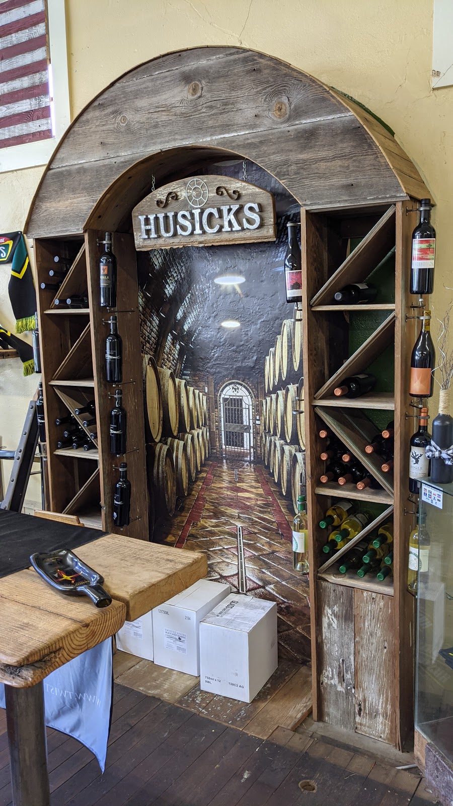 Husicks Taphouse | 36510 Riverview Dr, Clarksburg, CA 95612, USA | Phone: (916) 744-1599