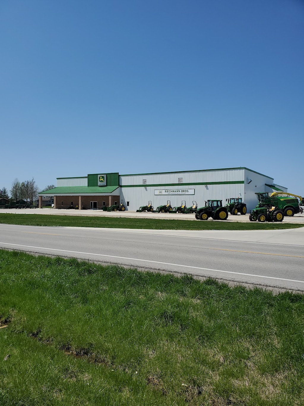 Riechmann Bros. LLC | 1710 N 4th St, Breese, IL 62230, USA | Phone: (618) 526-2082