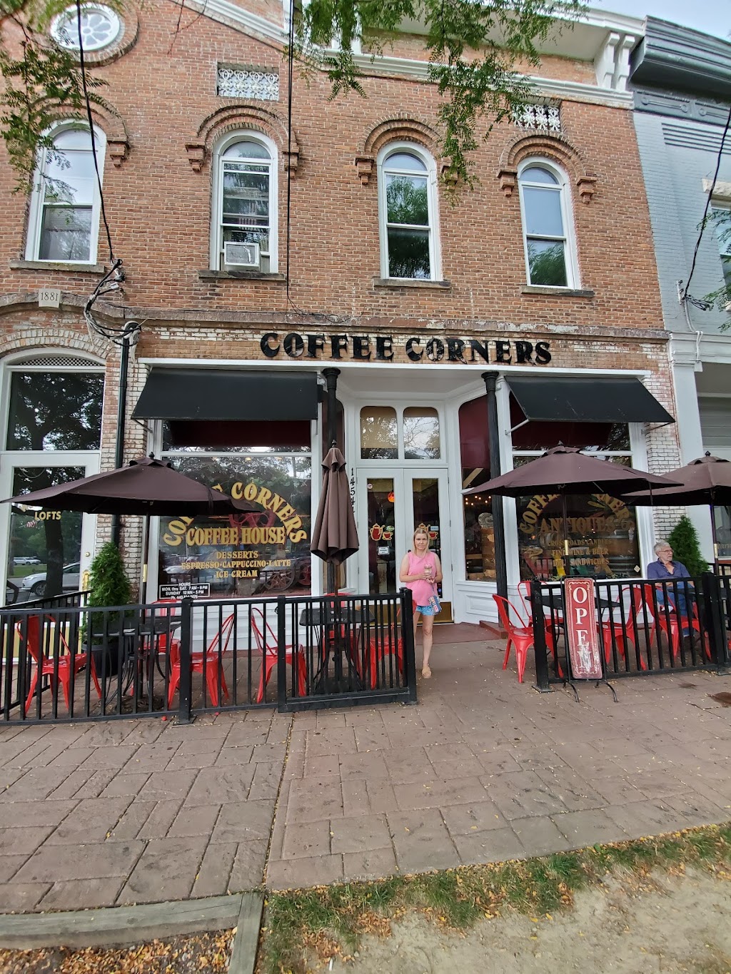 Coffee Corners Antiques & Coffee House | 14544 N Cheshire St, Burton, OH 44021, USA | Phone: (440) 834-0076
